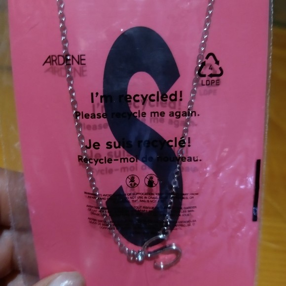 Free With Purchase Chic initial necklace, Letter S necklace, initial S - Picture 4 of 4